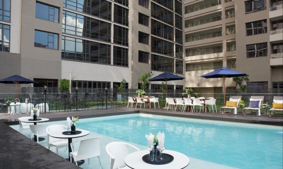 Sandton Apartment 15 West Road South Johannesburg Buitenkant foto